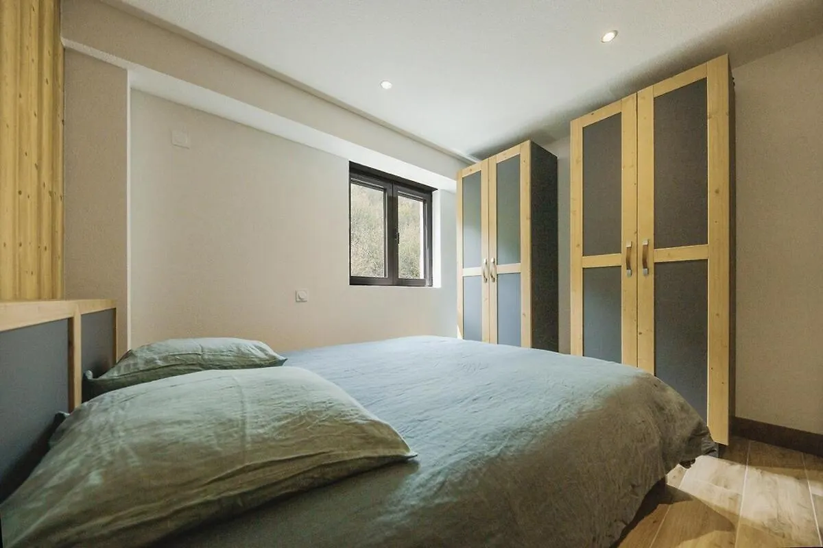 Apartment Hellebore Morillon
