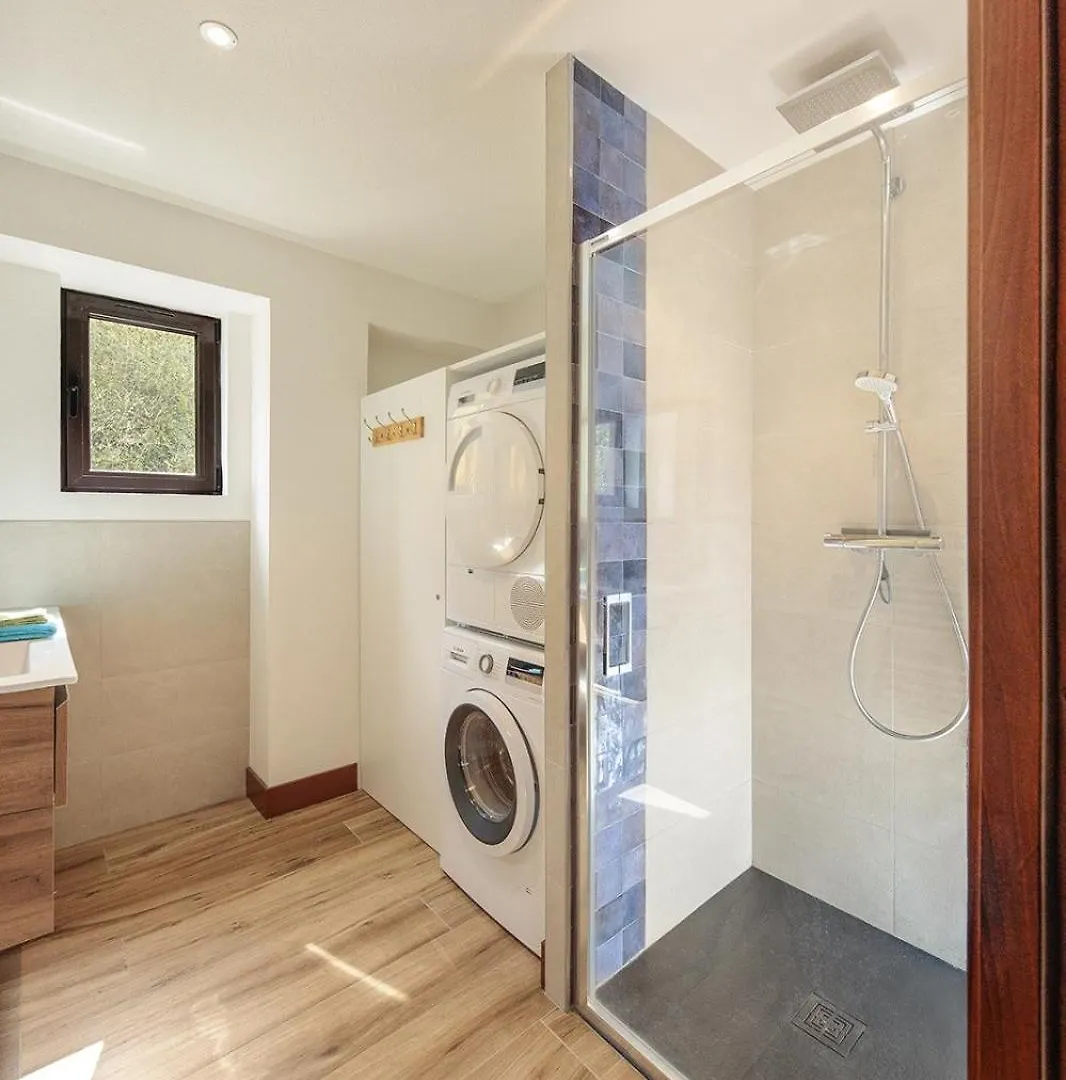 Hellebore Morillon Apartment